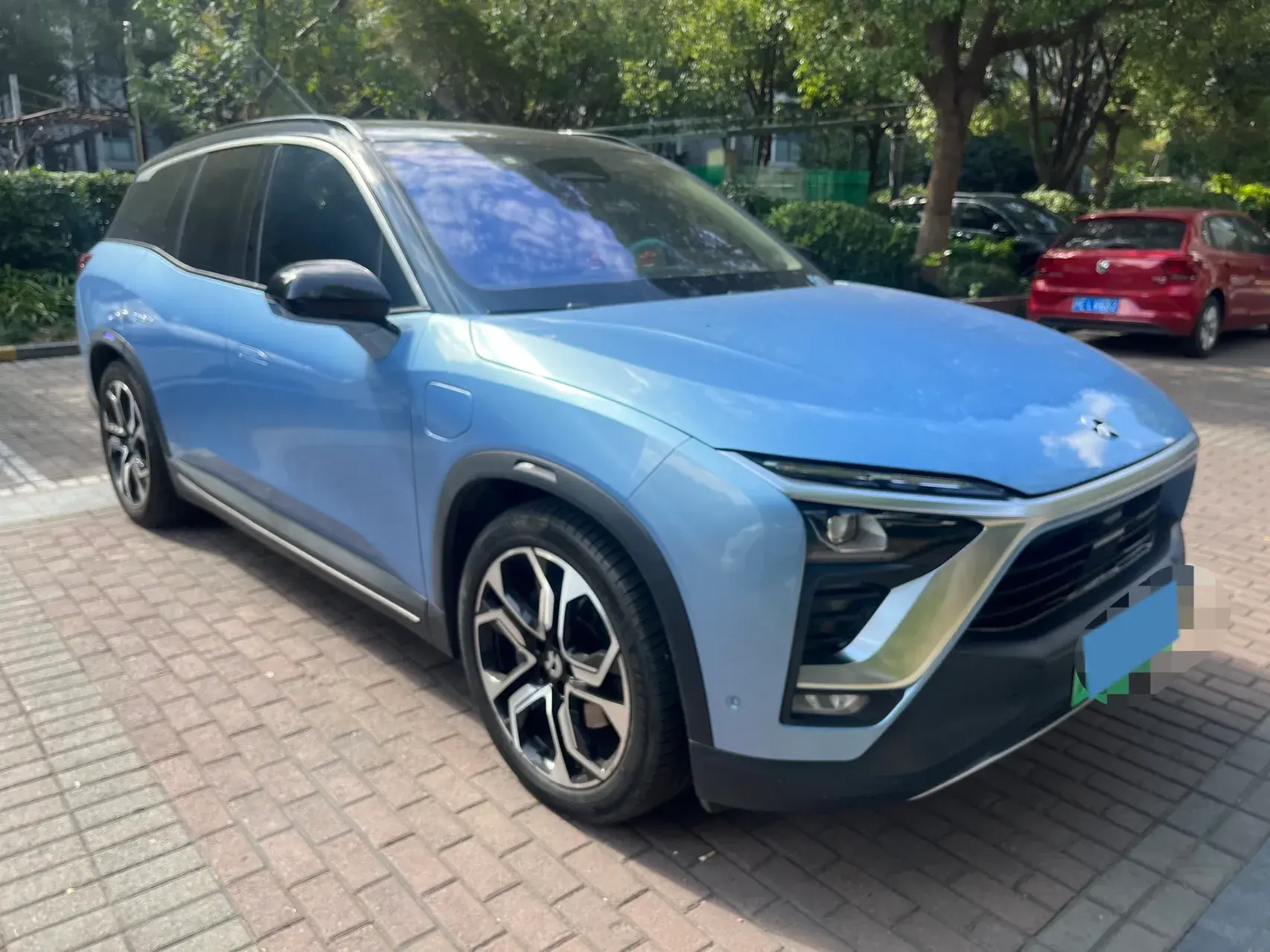 2018 NIO ES8 thumbnail 2