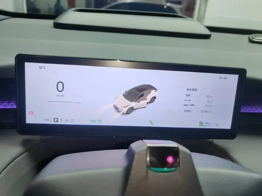 2025 LYNK&CO Z20 thumbnail 3