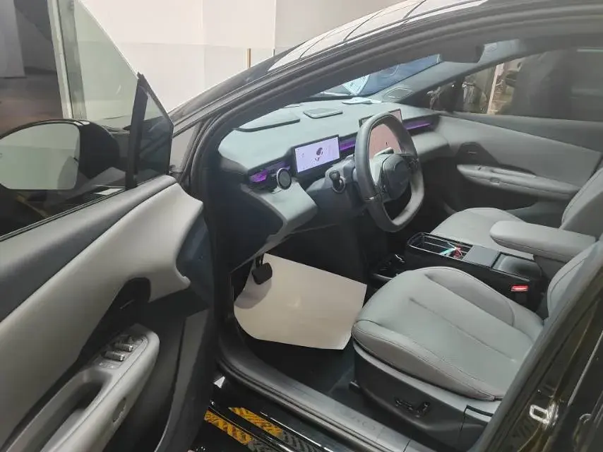 2025 LYNK&CO Z20 thumbnail 2