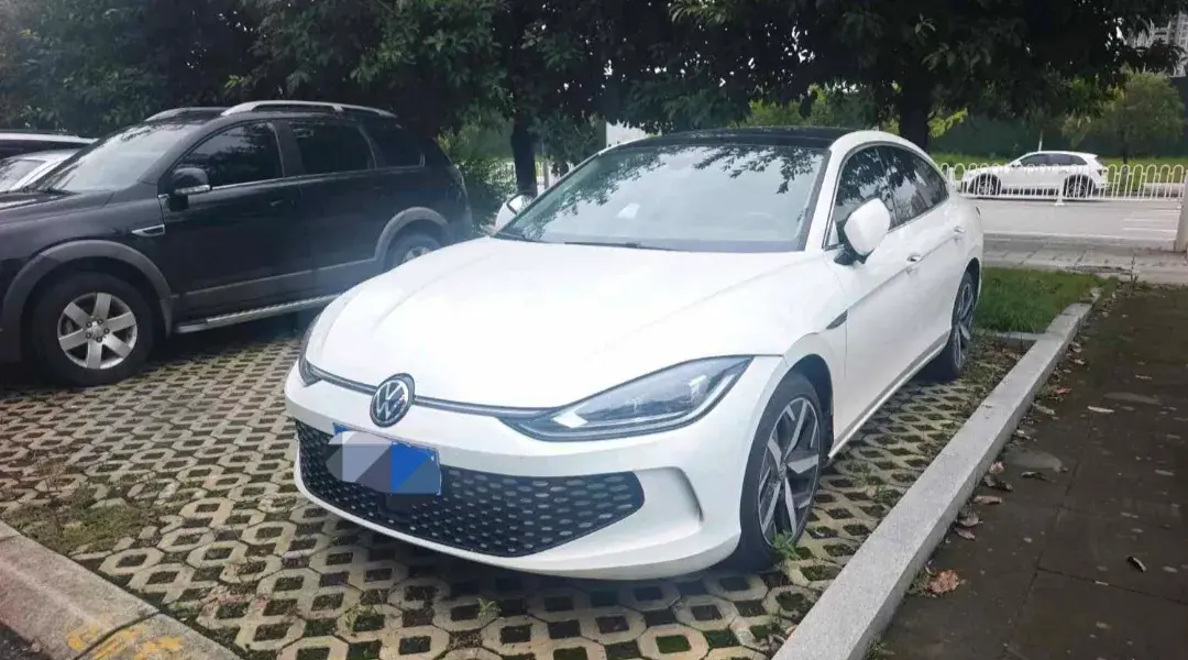 2023 VOLKSWAGEN LAMANDO view 1