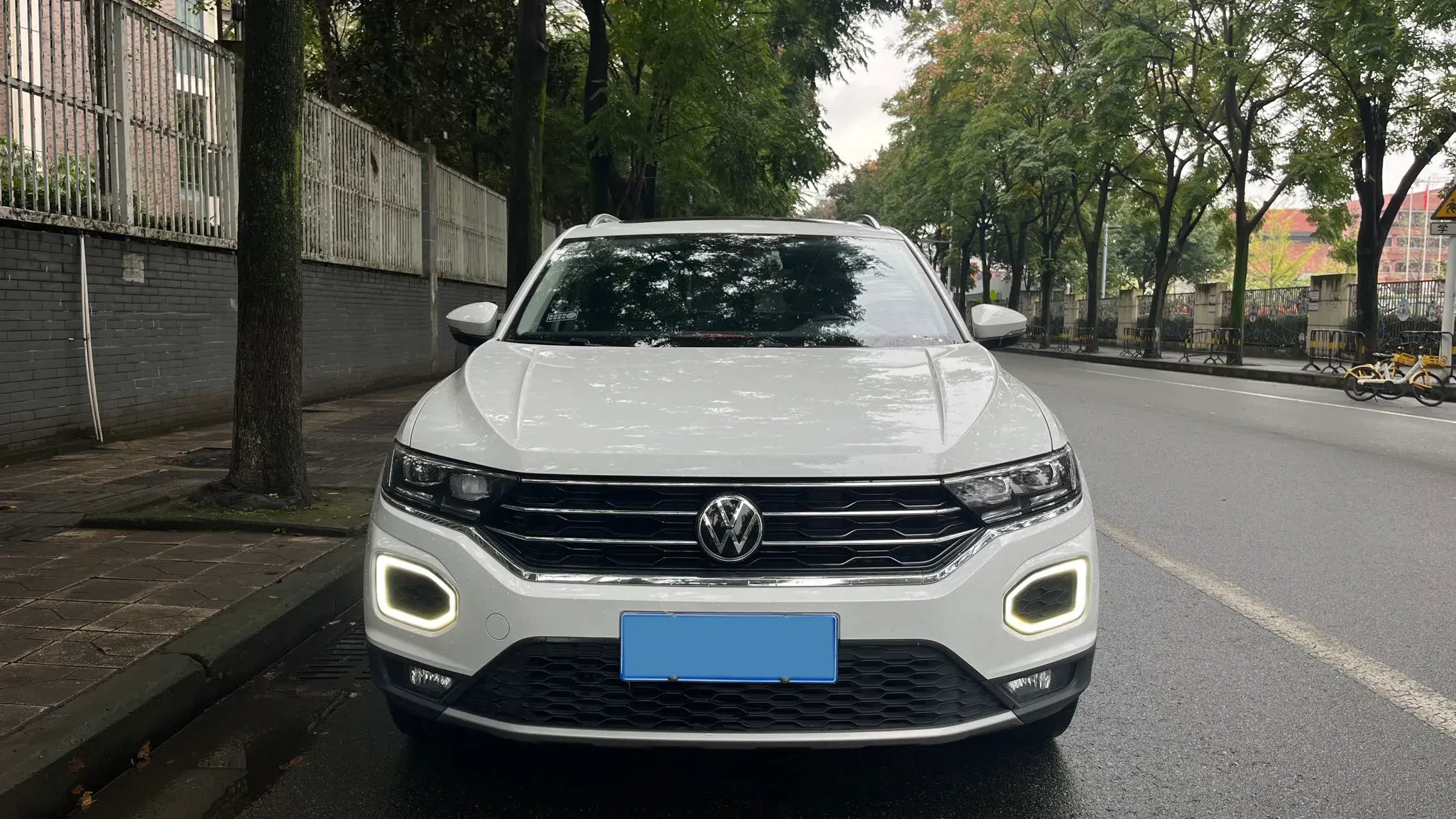 2021 VOLKSWAGEN T-ROC thumbnail 2