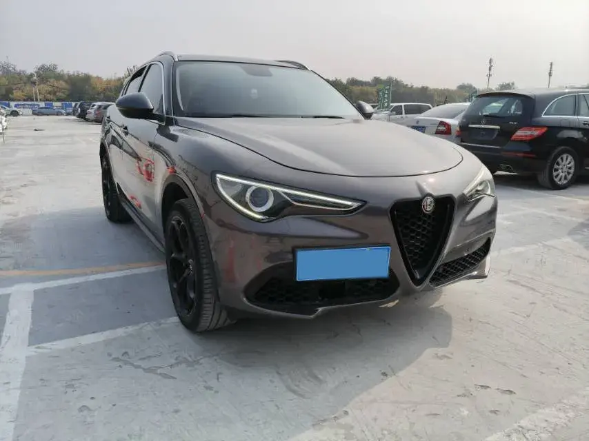 2017 ALFA ROMEO thumbnail 3