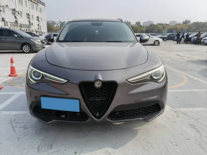 2017 ALFA ROMEO thumbnail 2