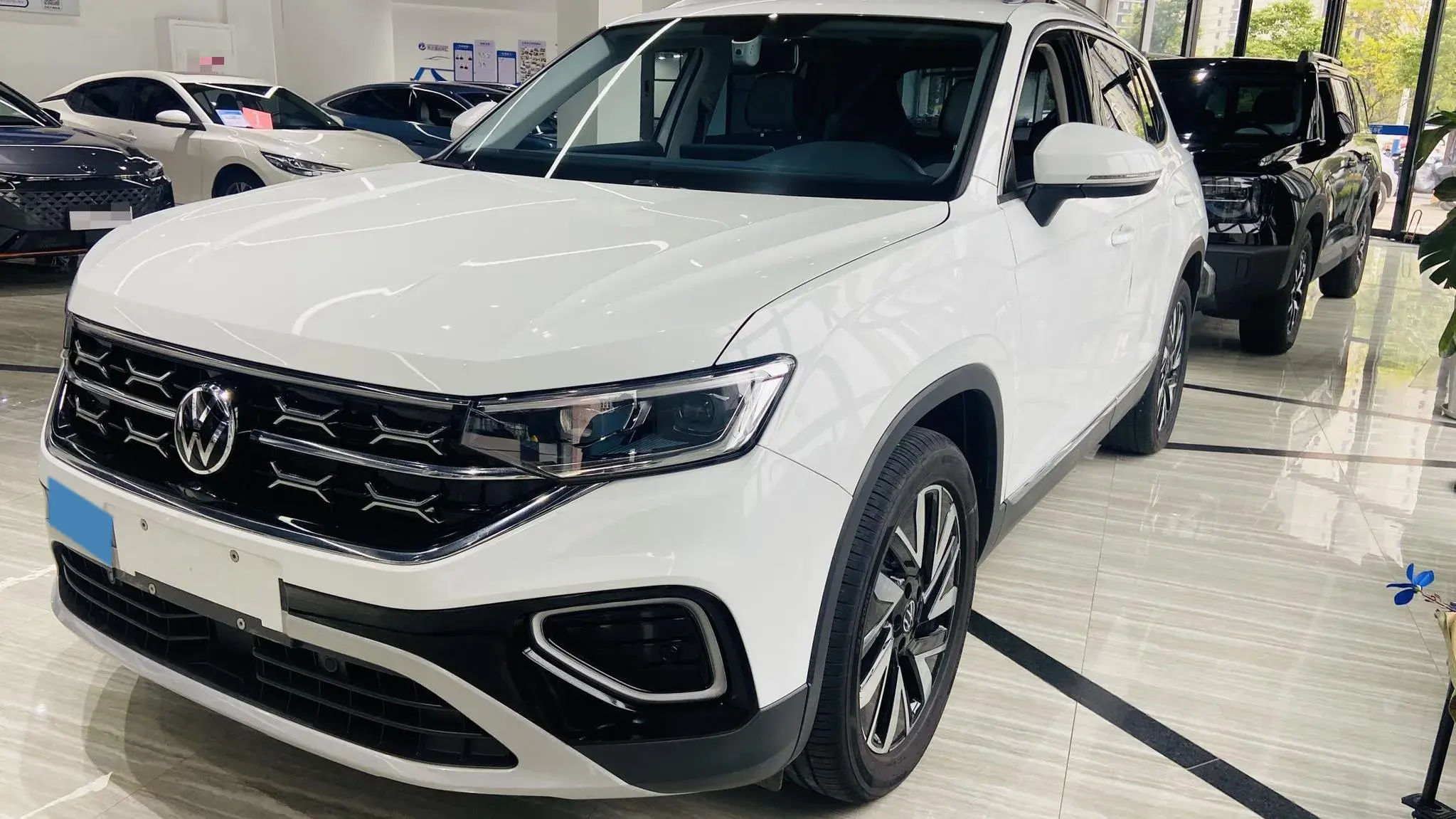 2024 VOLKSWAGEN TAYRON view 1