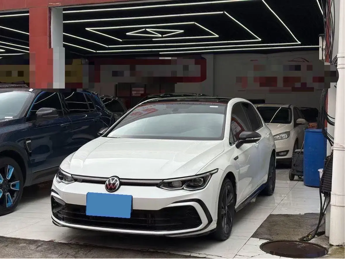 2023 VOLKSWAGEN GOLF view 1