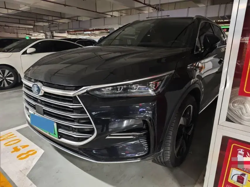 2023 BYD TANG view 1