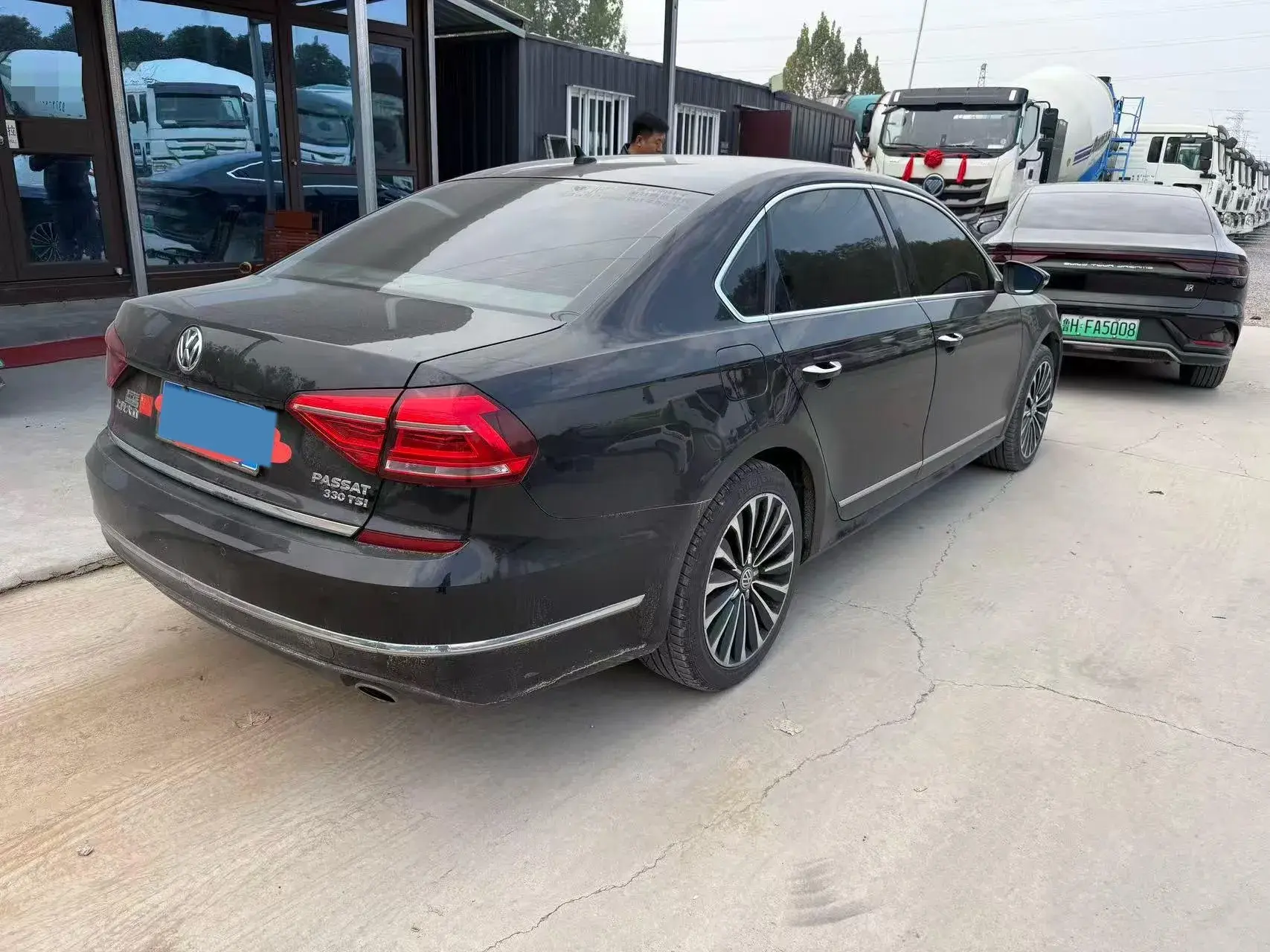 2017 VOLKSWAGEN PASSAT thumbnail 3