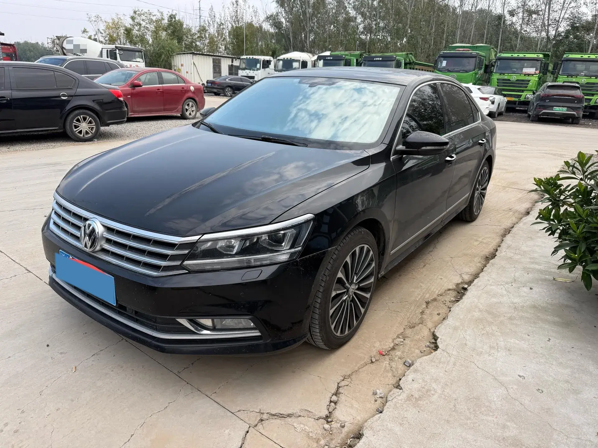 2017 VOLKSWAGEN PASSAT view 1