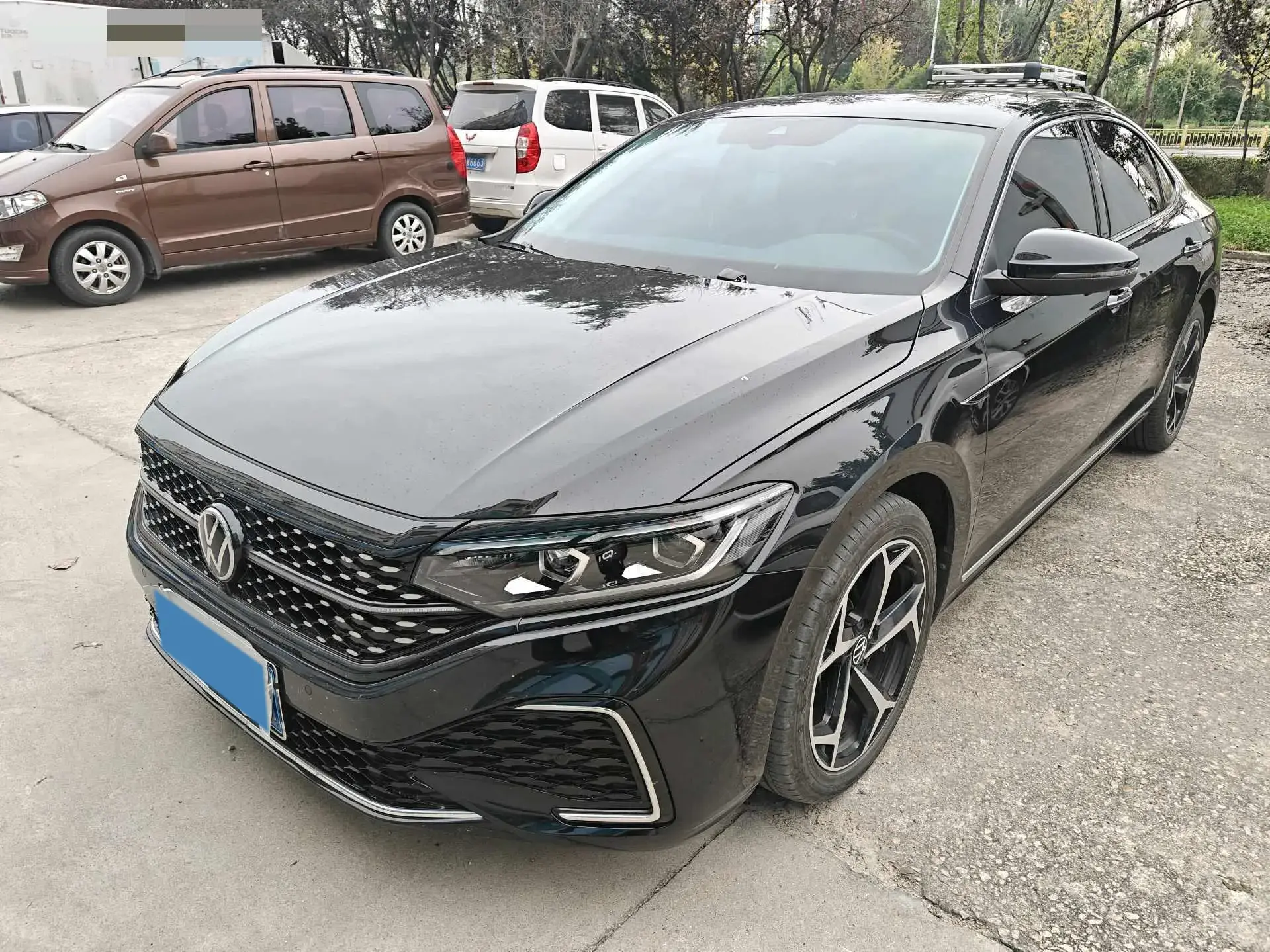 2024 VOLKSWAGEN PASSAT view 1