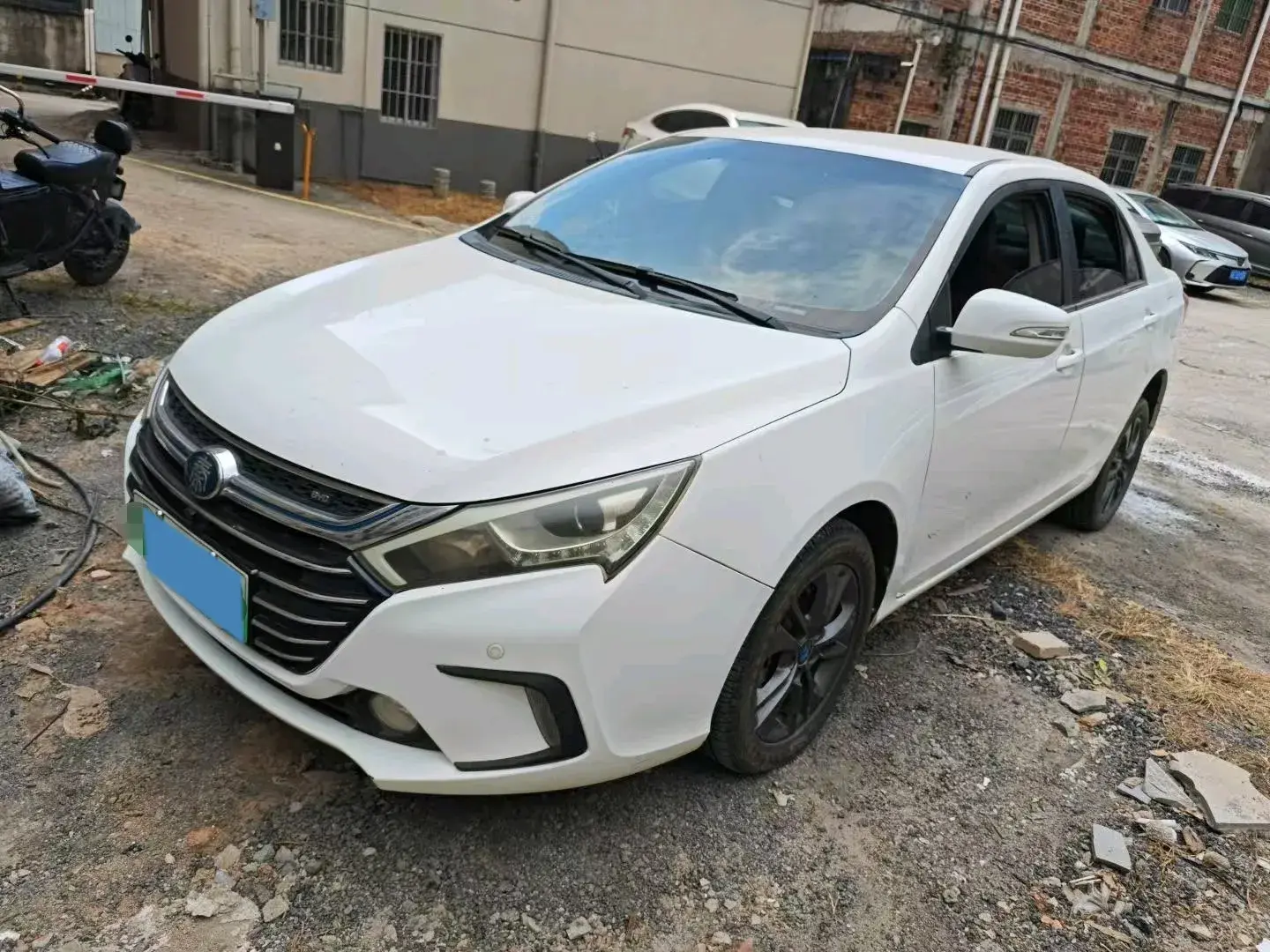 2017 BYD QIN view 1