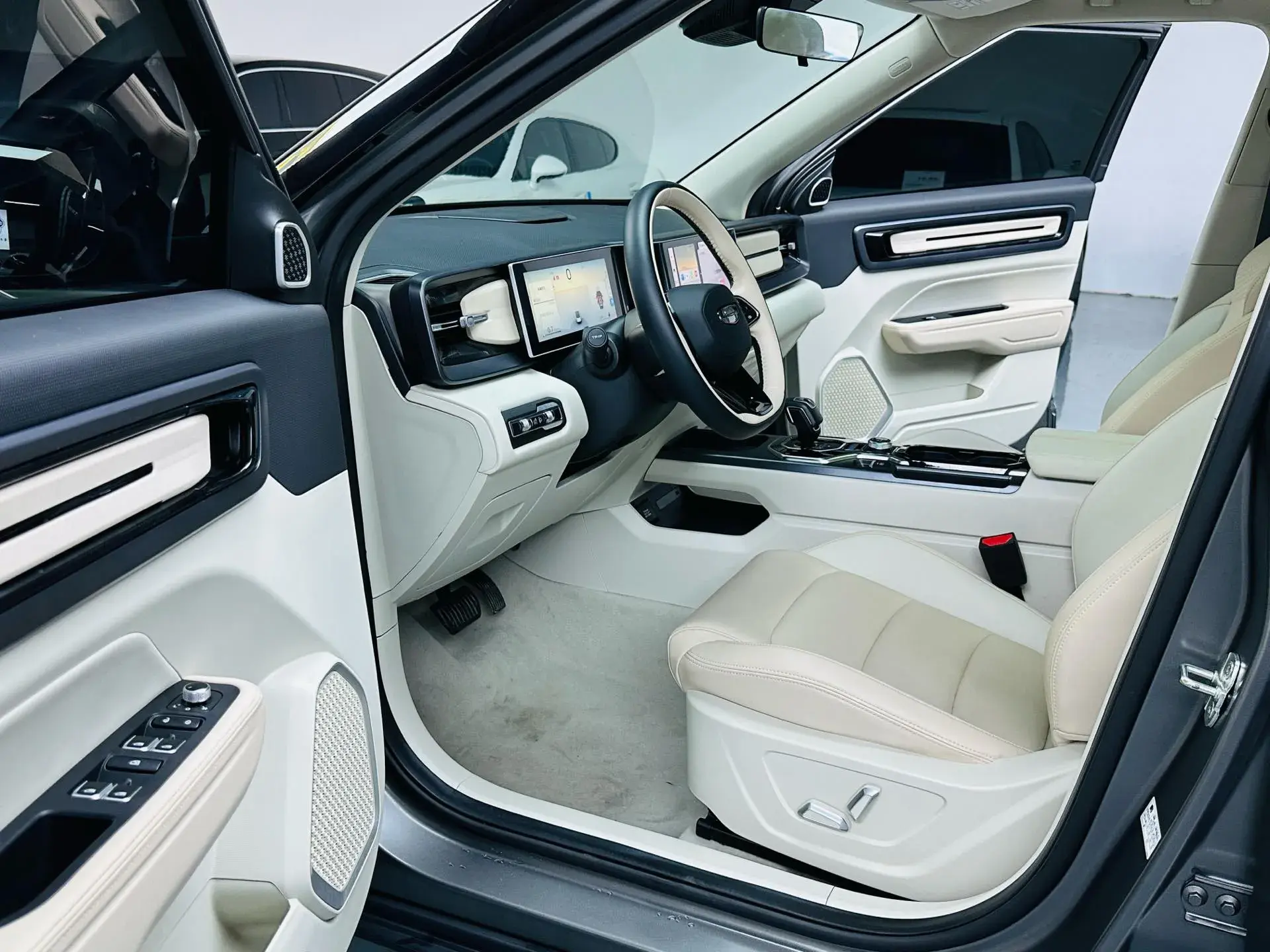 2024 GEELY PREFACE thumbnail 4