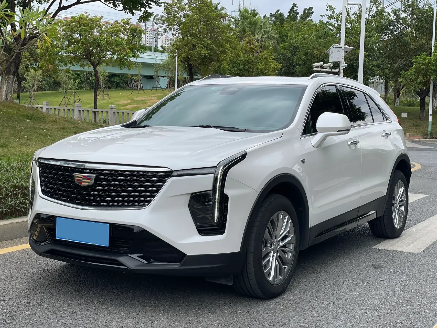 2023 CADILLAC XT4 view 1