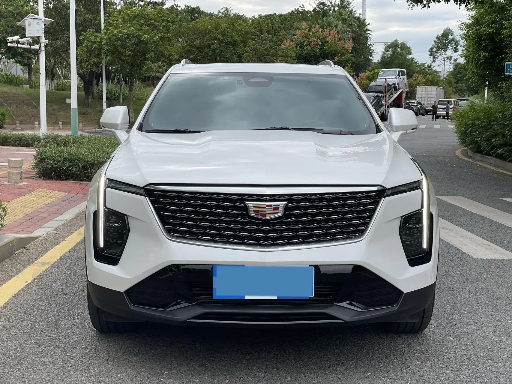 2023 CADILLAC XT4 thumbnail 2