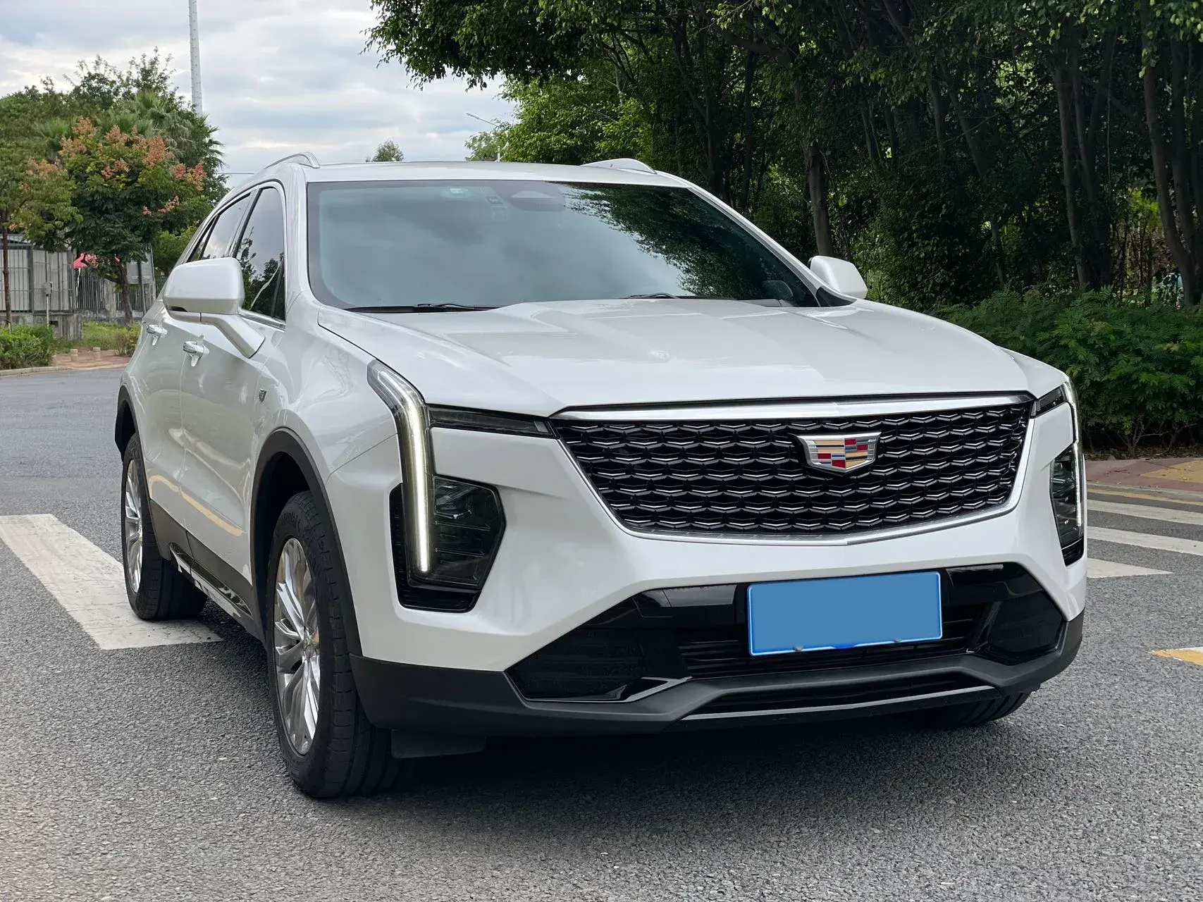 2023 CADILLAC XT4 thumbnail 3