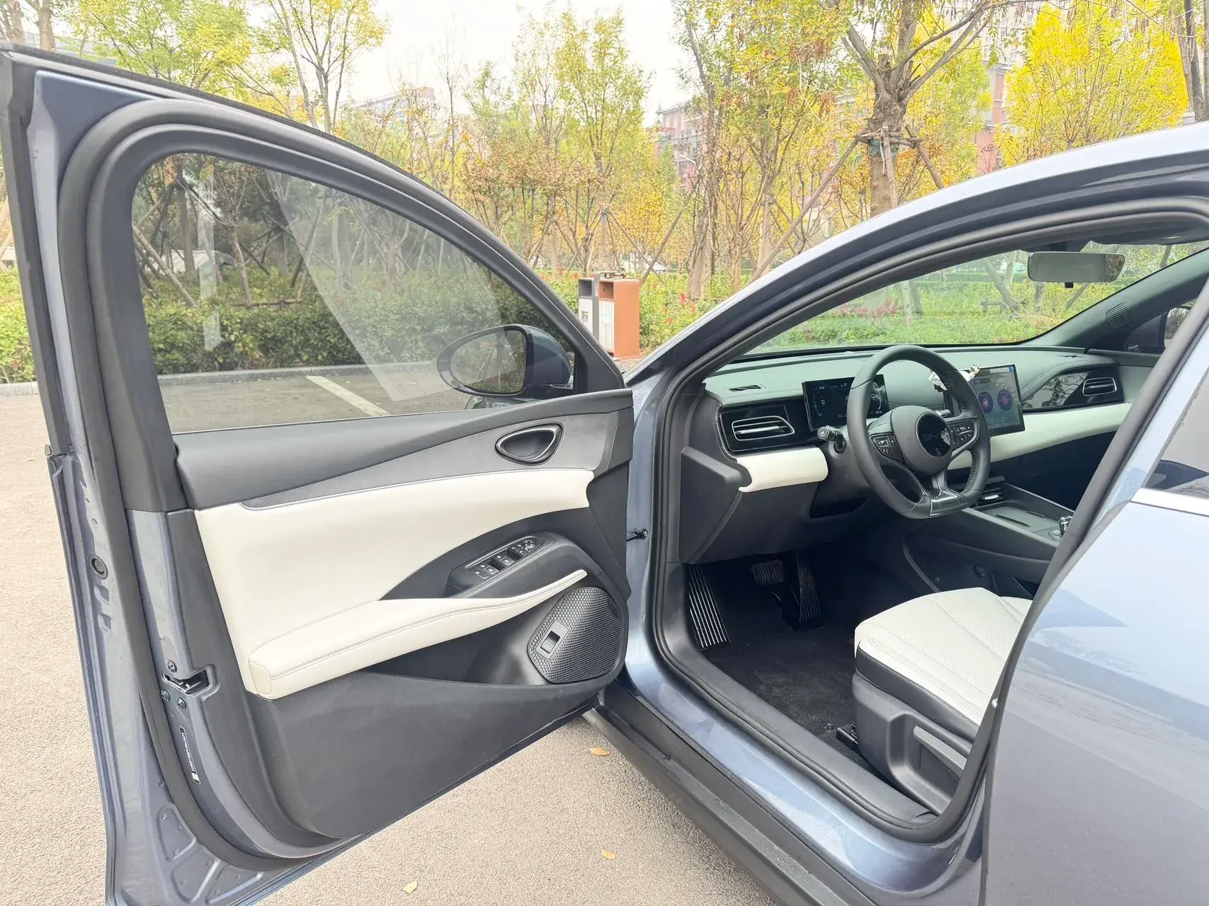 2024 BYD SEAL thumbnail 4