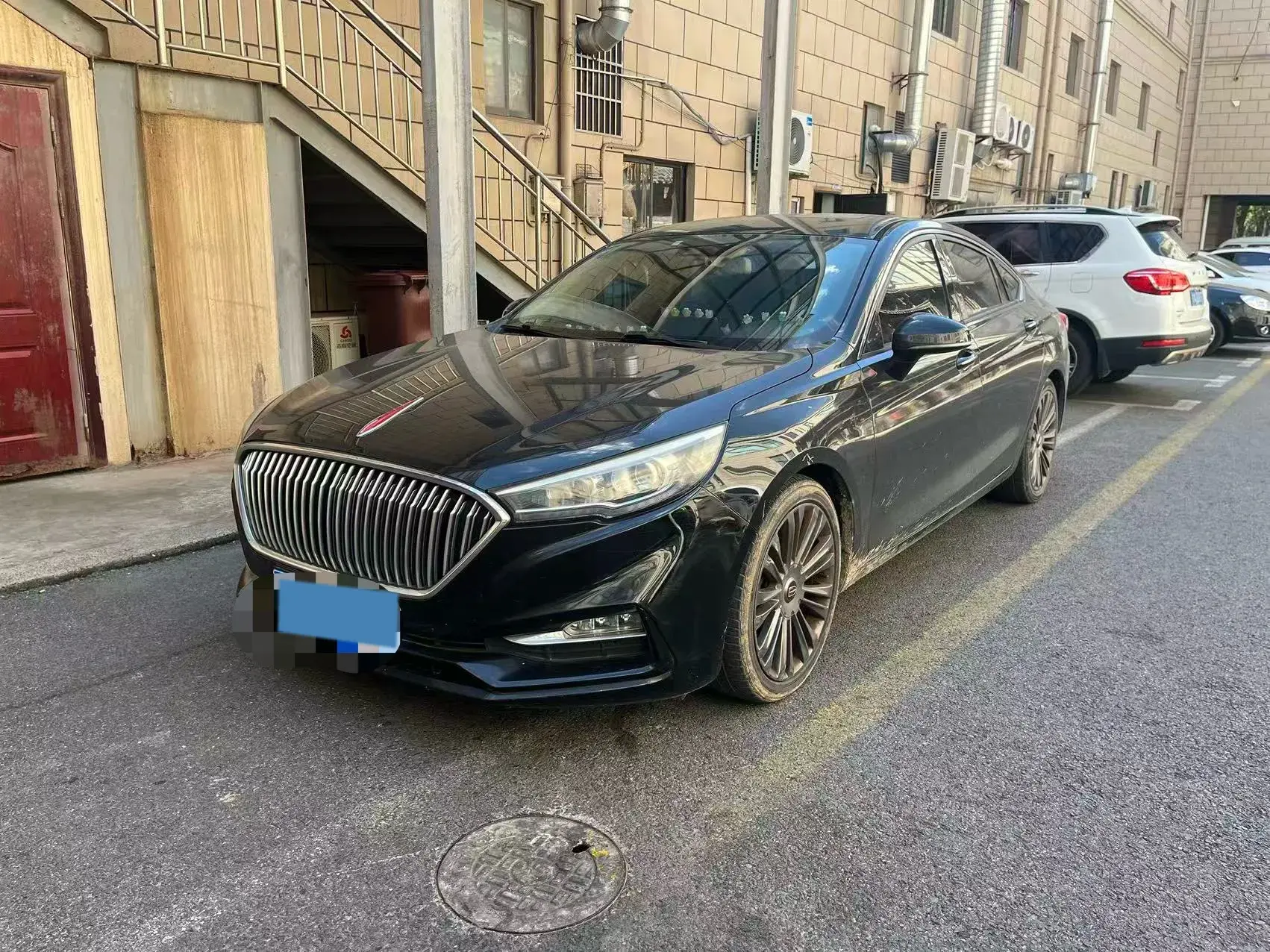 2019 HONGQI H5 view 1