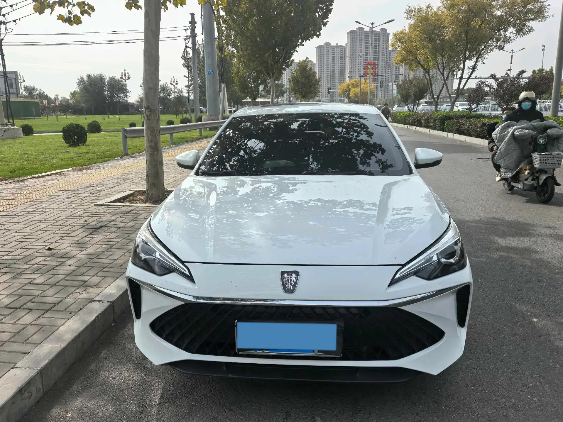 2023 ROEWE I5 thumbnail 2