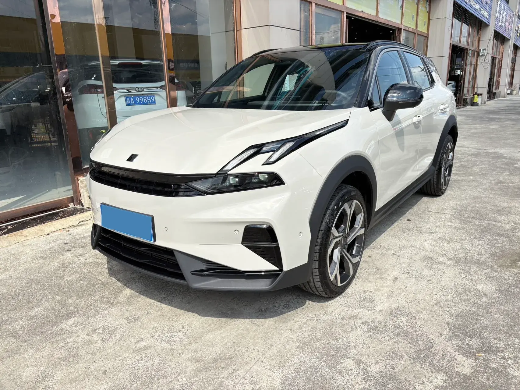 2025 LYNK&CO 06 view 1