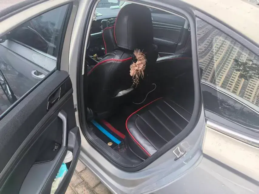 2021 VOLKSWAGEN LAVIDA thumbnail 4