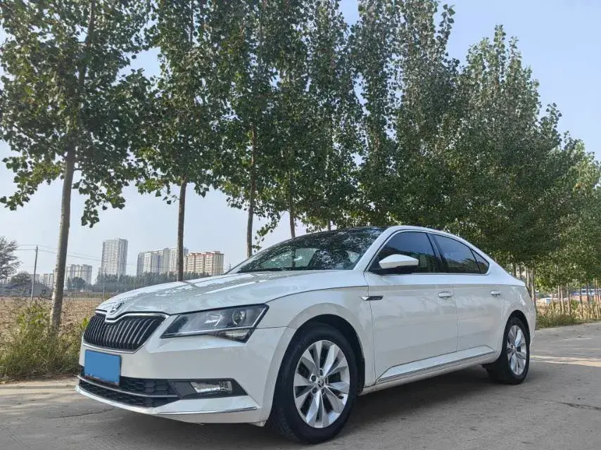 2018 SKODA SUPERB view 1