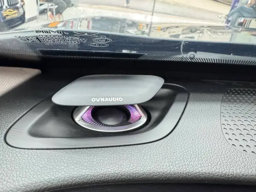 2022 XPENG P7 thumbnail 4