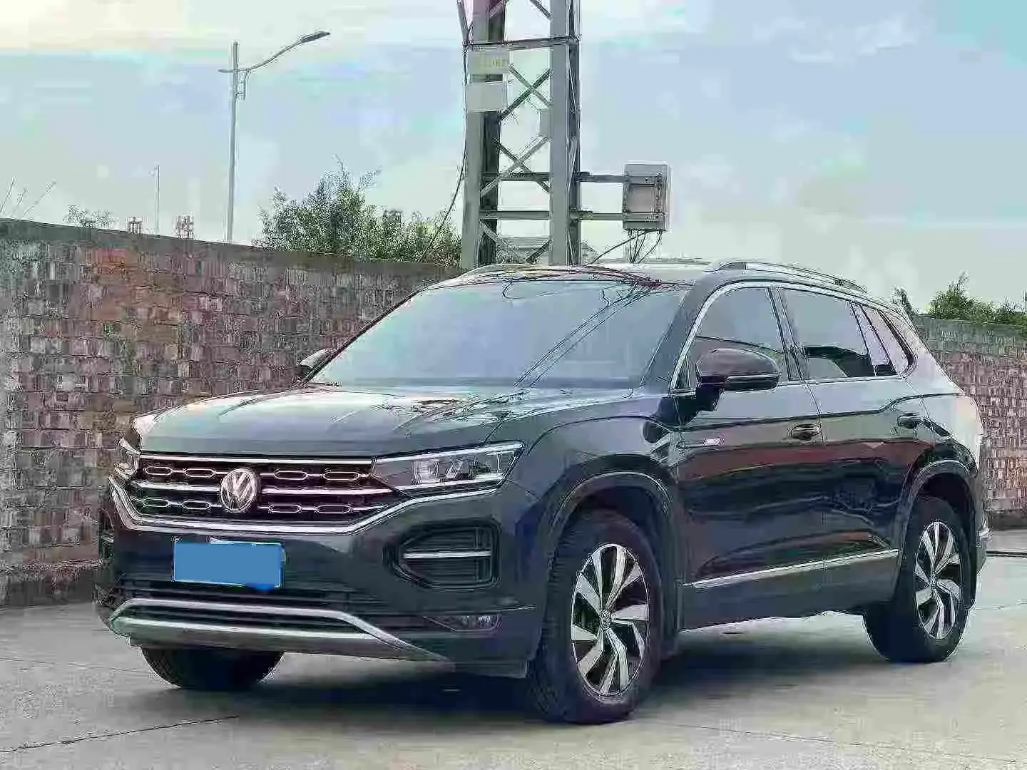 2021 VOLKSWAGEN TAYRON view 1