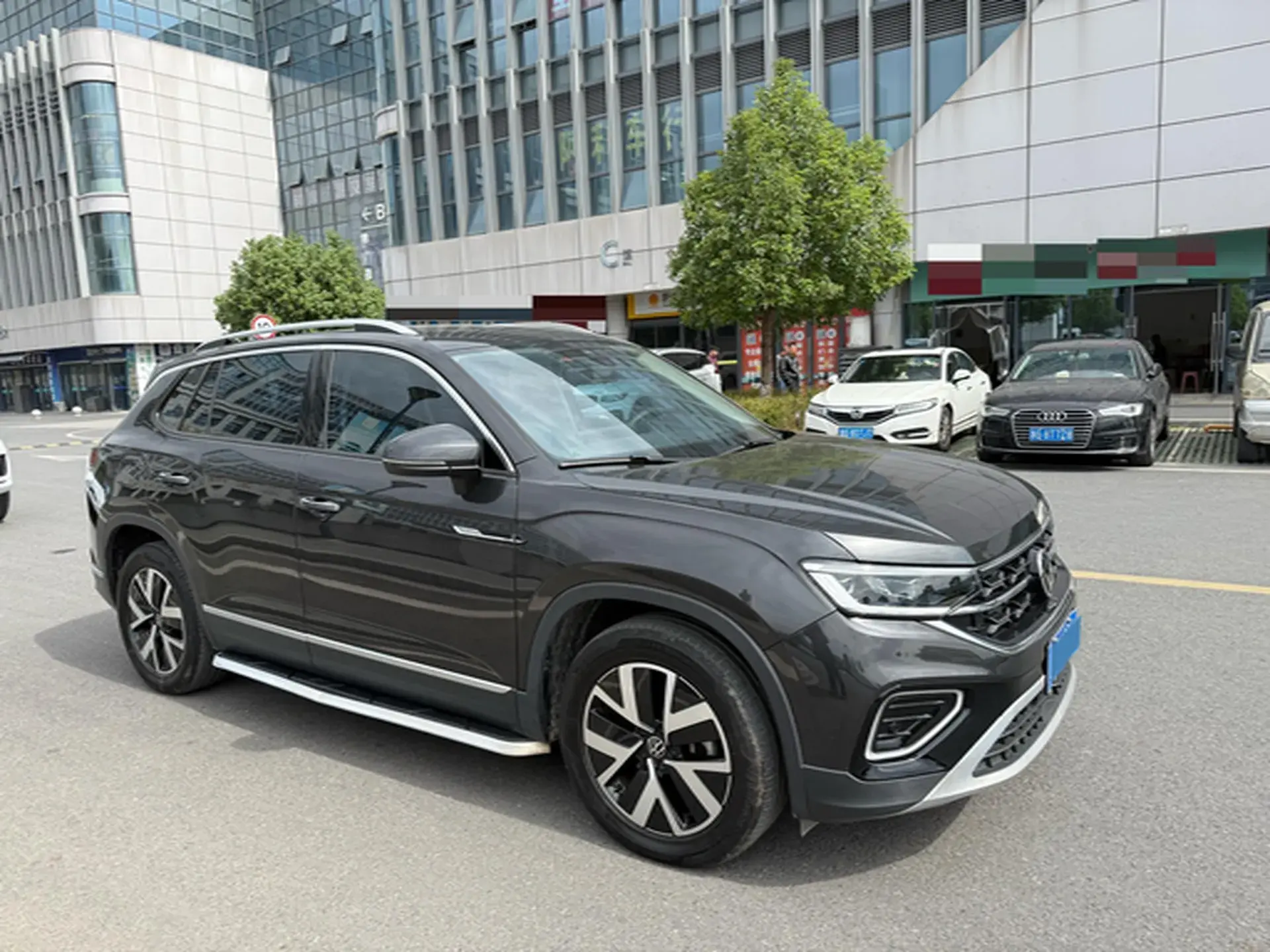 2023 VOLKSWAGEN TAYRON thumbnail 3