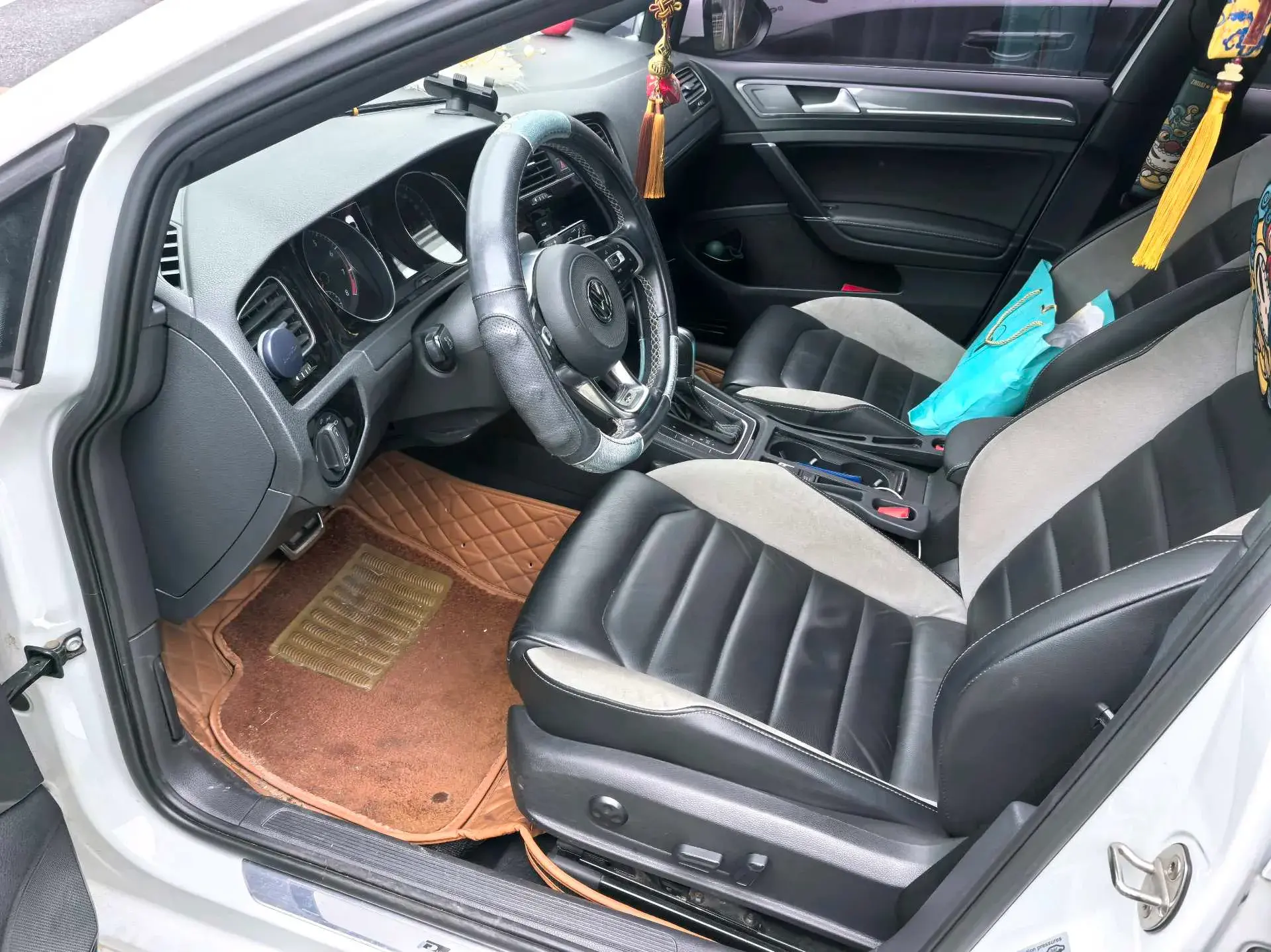 2019 VOLKSWAGEN GOLF thumbnail 3