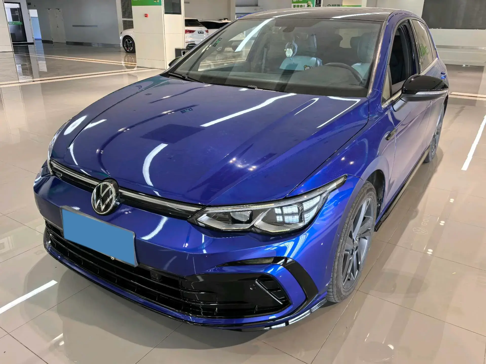 2023 VOLKSWAGEN GOLF view 1