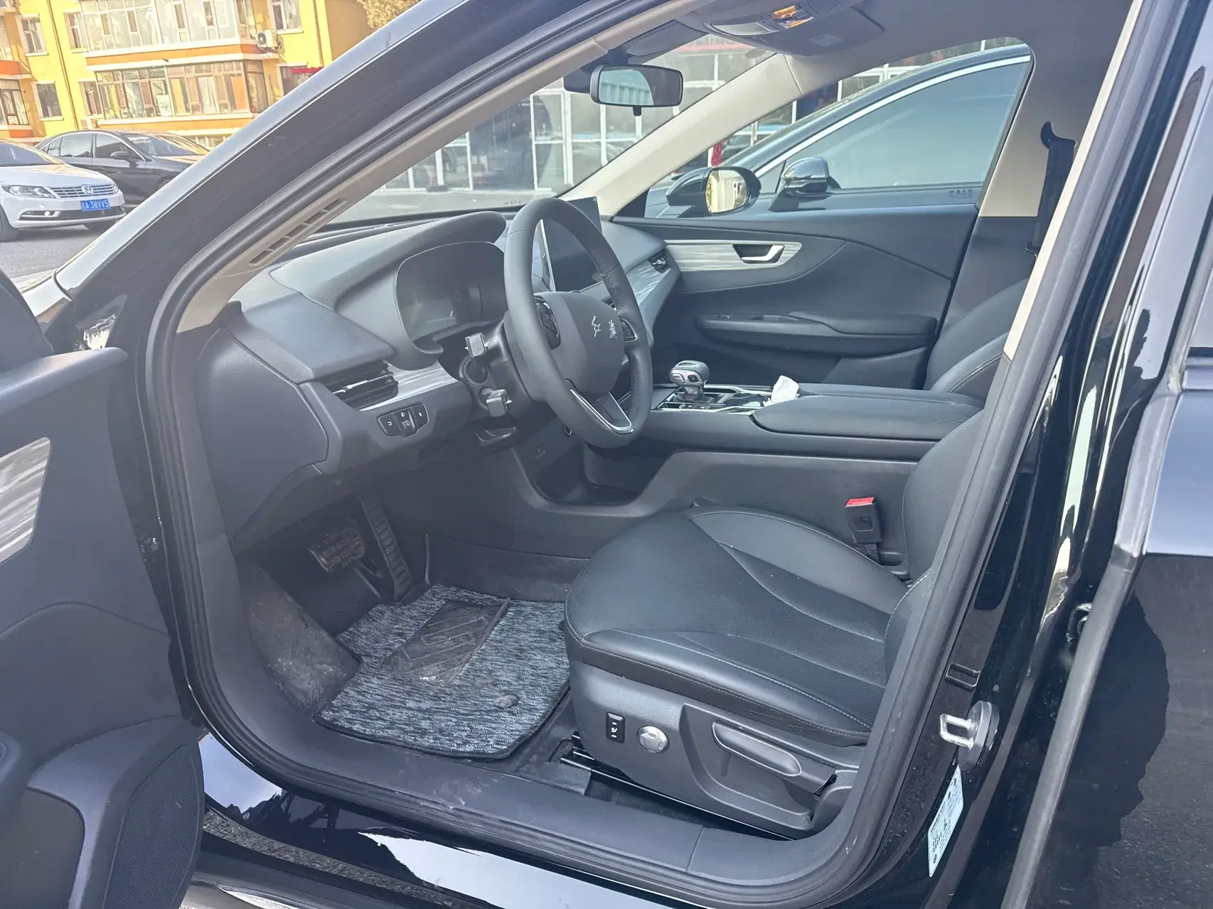 2023 HONGQI E-QM5 thumbnail 3