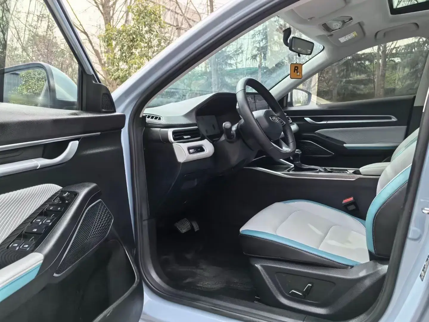 2023 GEELY EMGRAND thumbnail 4