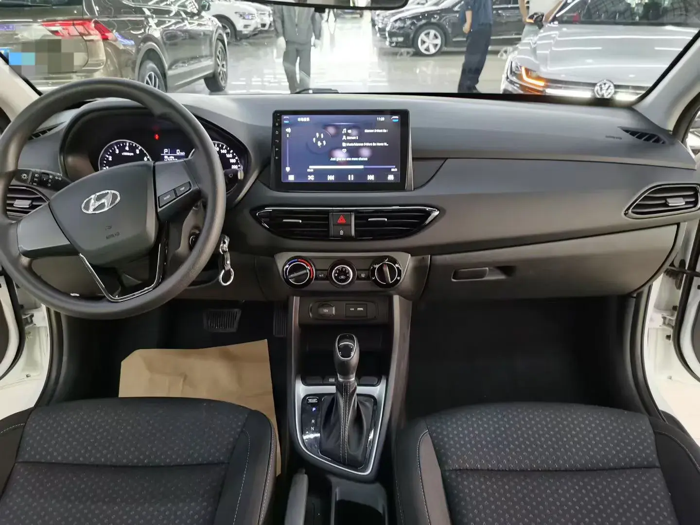 2018 HYUNDAI CELESTA thumbnail 4