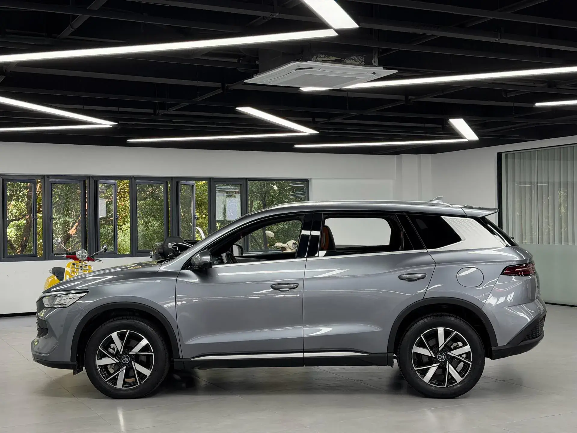 2023 BYD SONG thumbnail 4