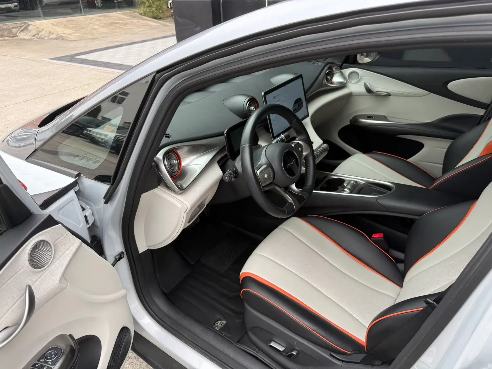 2021 BYD DOLPHIN thumbnail 2