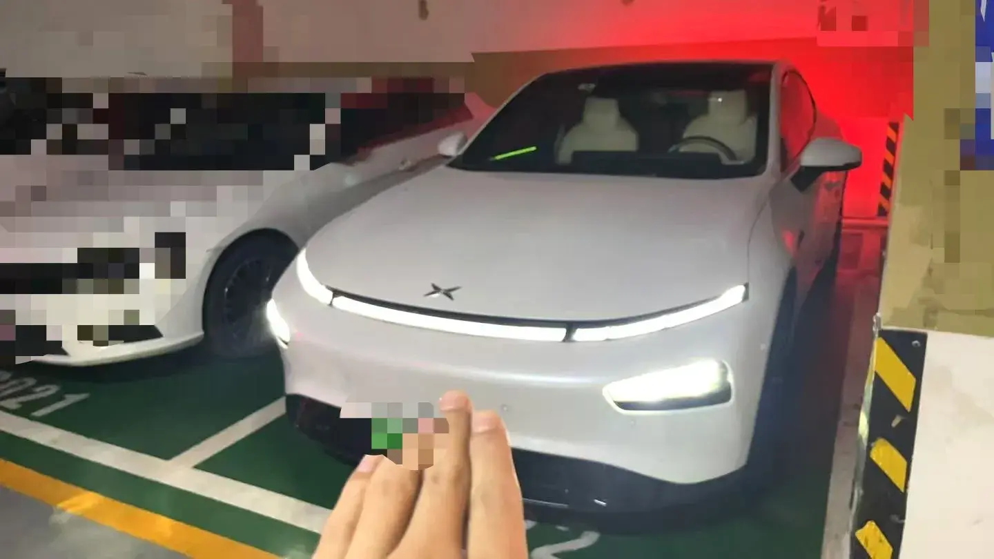 2020 XPENG P7 view 1