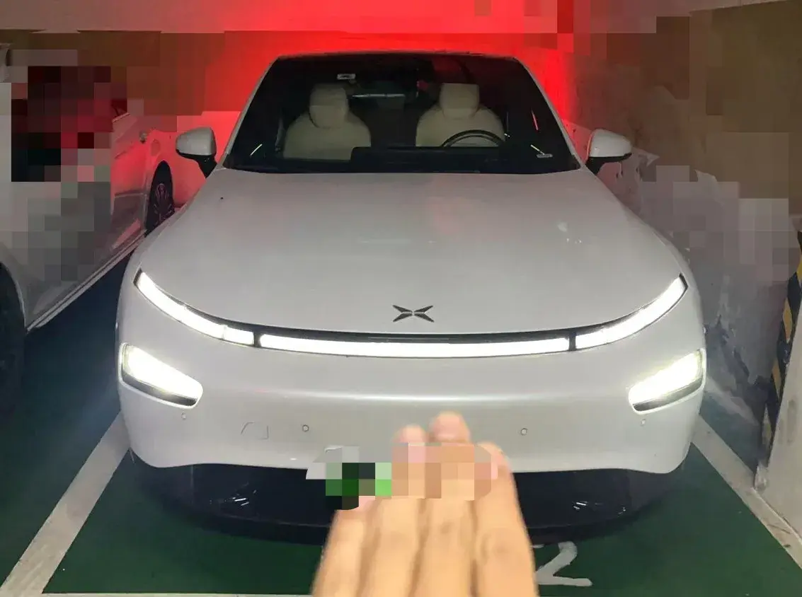 2020 XPENG P7 thumbnail 2