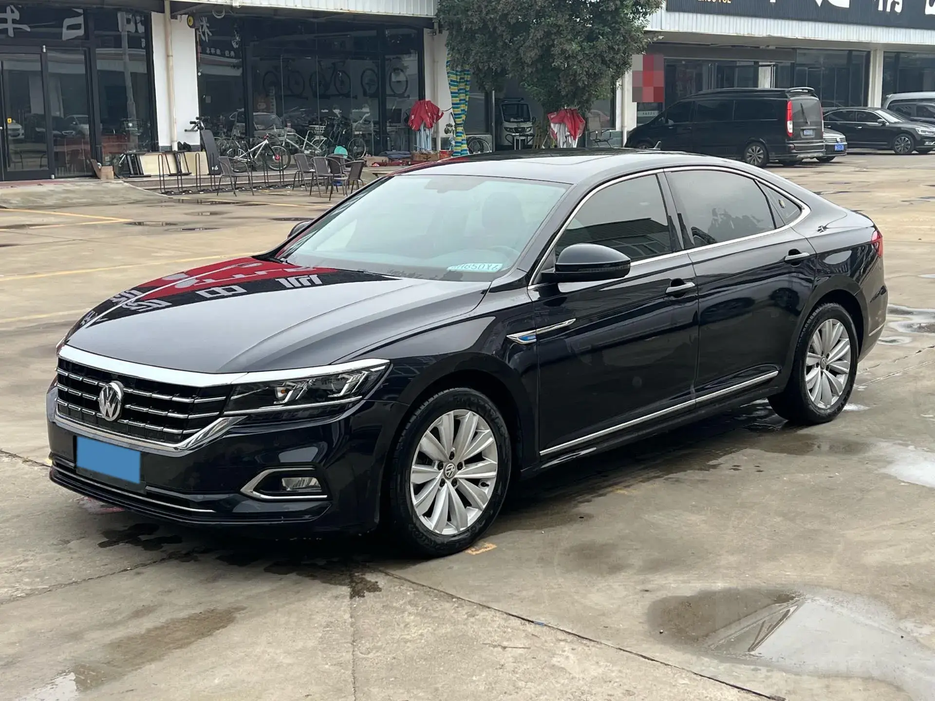 2020 VOLKSWAGEN PASSAT view 1