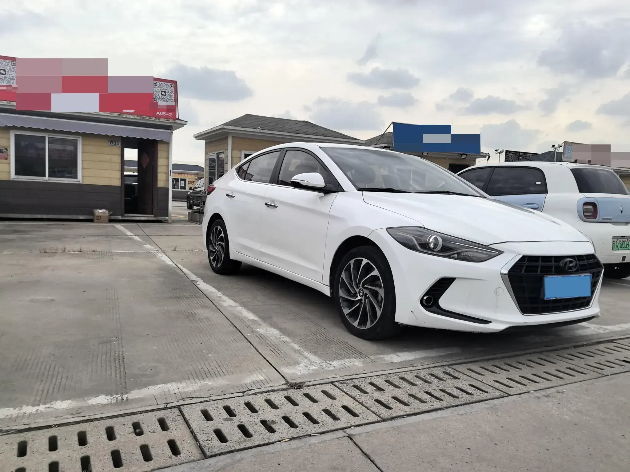 2019 HYUNDAI ELANTRA thumbnail 3