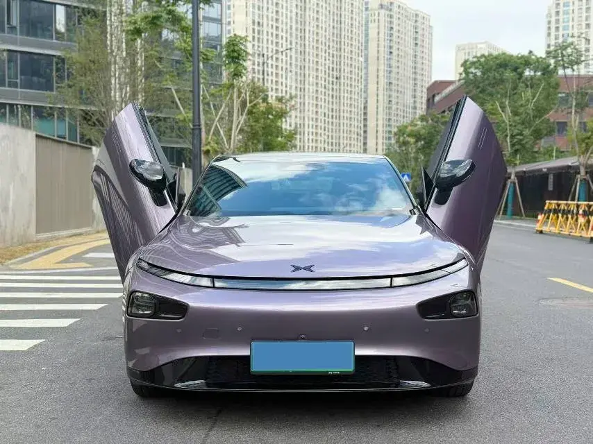 2023 XPENG P7 thumbnail 2