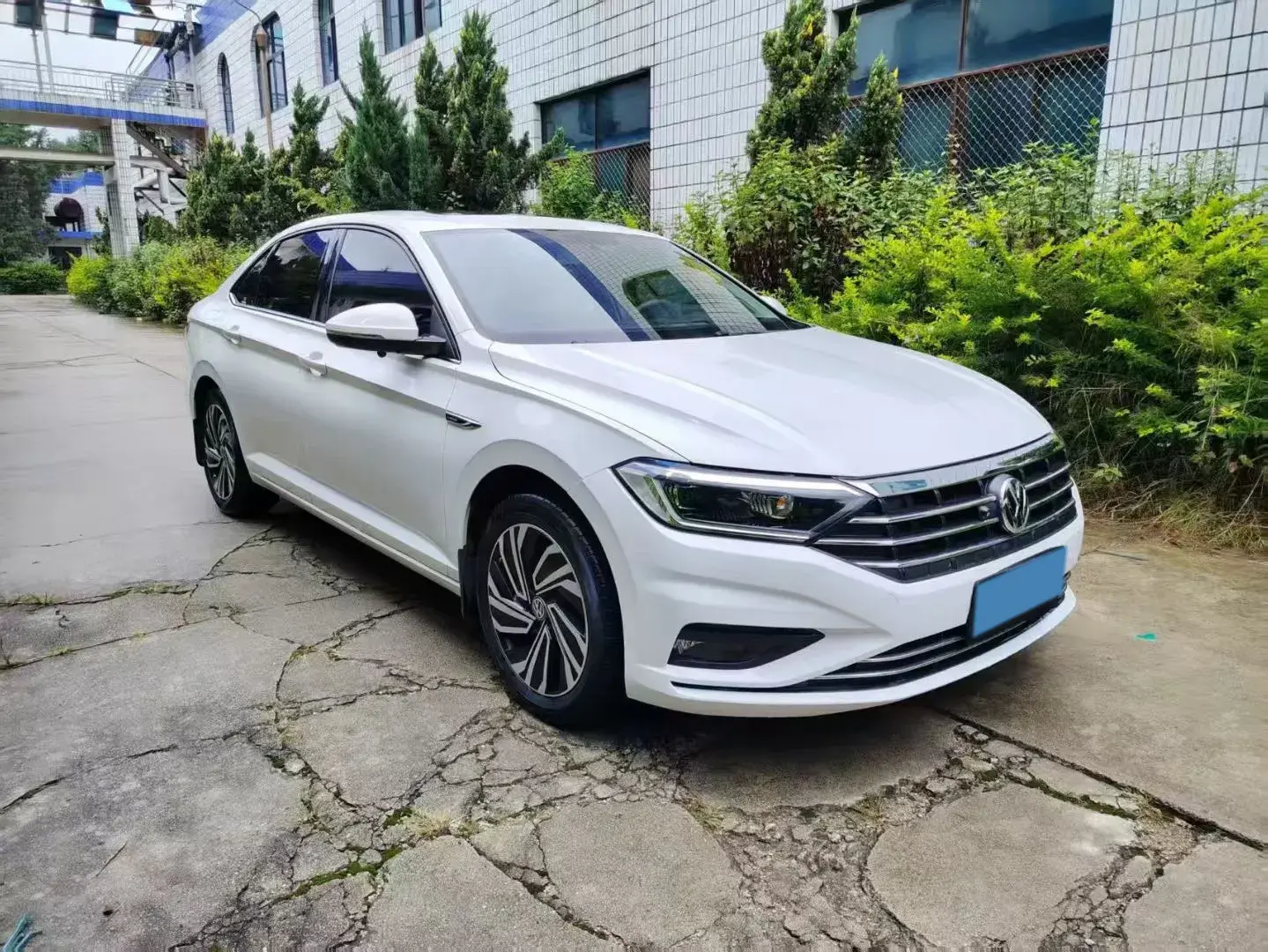 2021 VOLKSWAGEN SAGITAR thumbnail 3