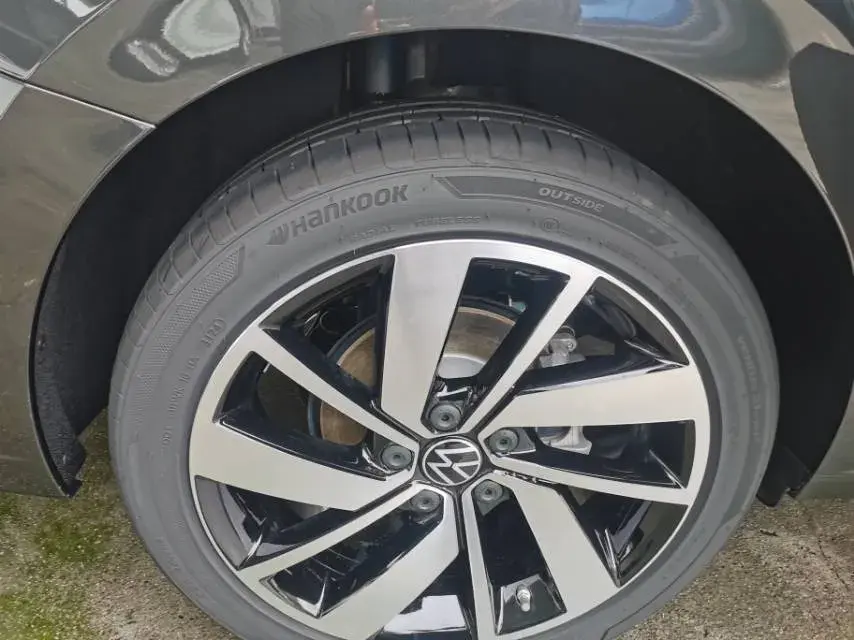 2024 VOLKSWAGEN SAGITAR thumbnail 2