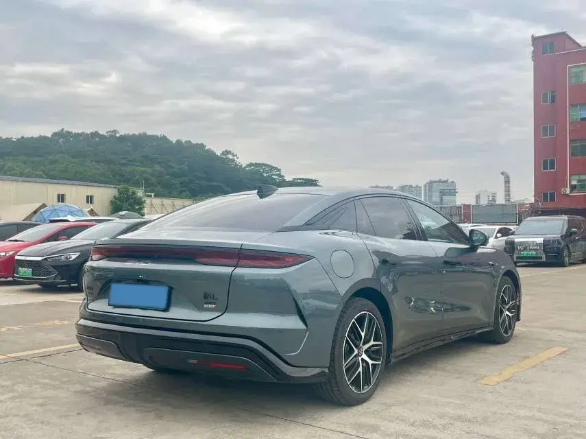 2025 BYD HANL thumbnail 4