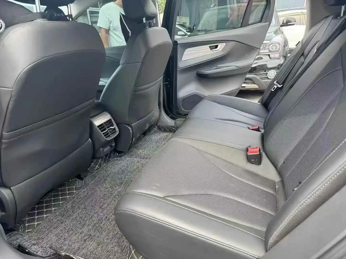 2023 HONGQI E-QM5 thumbnail 4