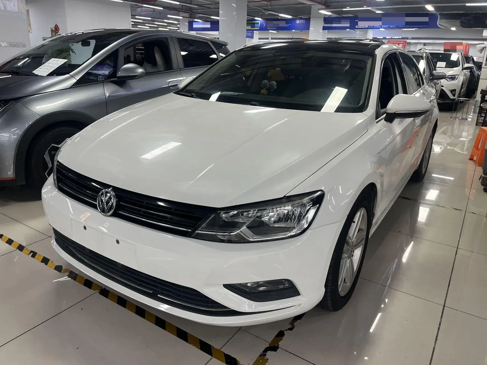 2018 VOLKSWAGEN LAMANDO view 1