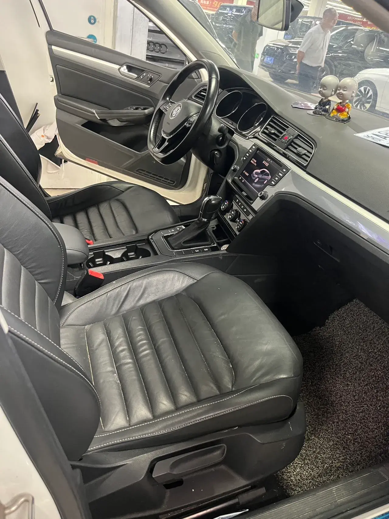 2018 VOLKSWAGEN LAMANDO thumbnail 3