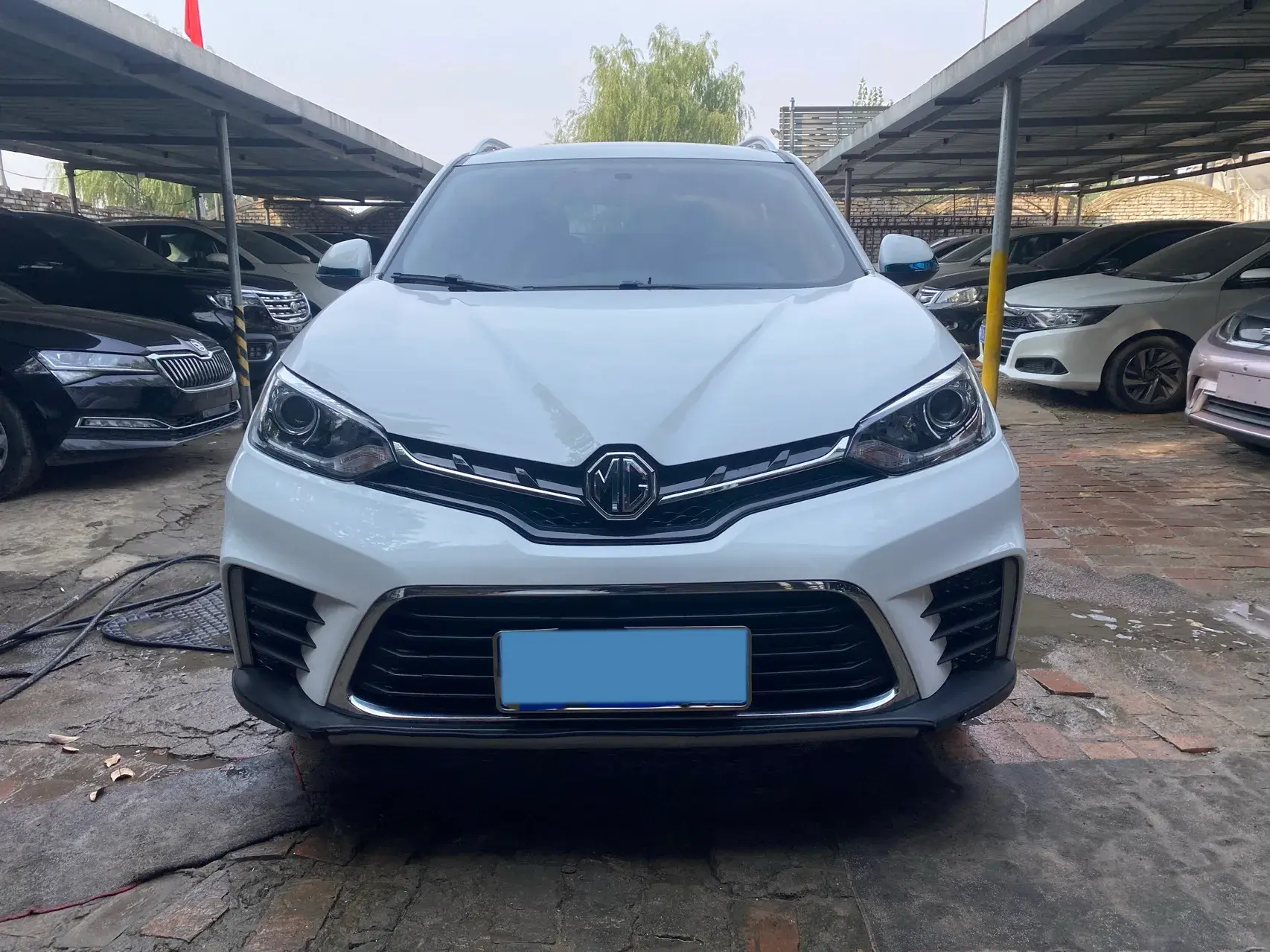 2017 MG GS thumbnail 2