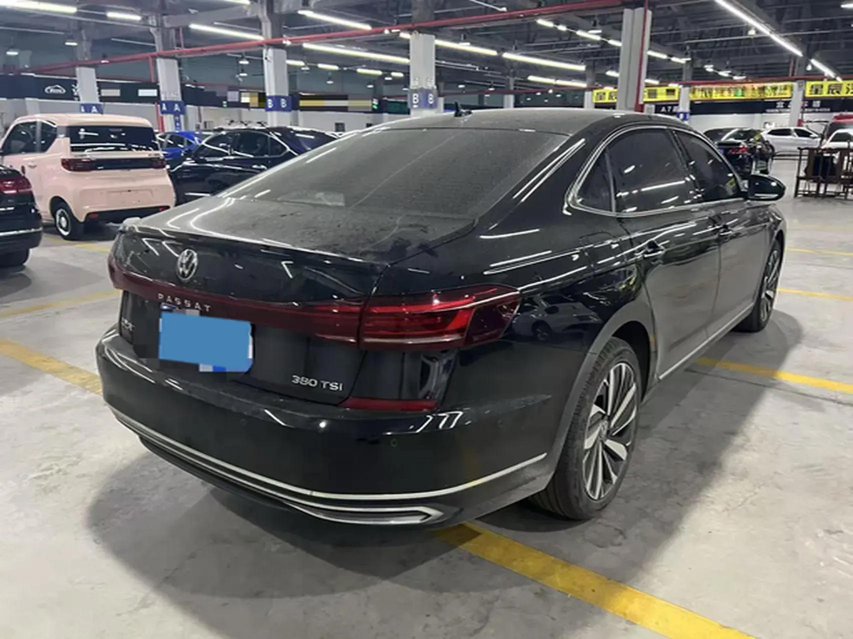 2023 VOLKSWAGEN PASSAT thumbnail 4
