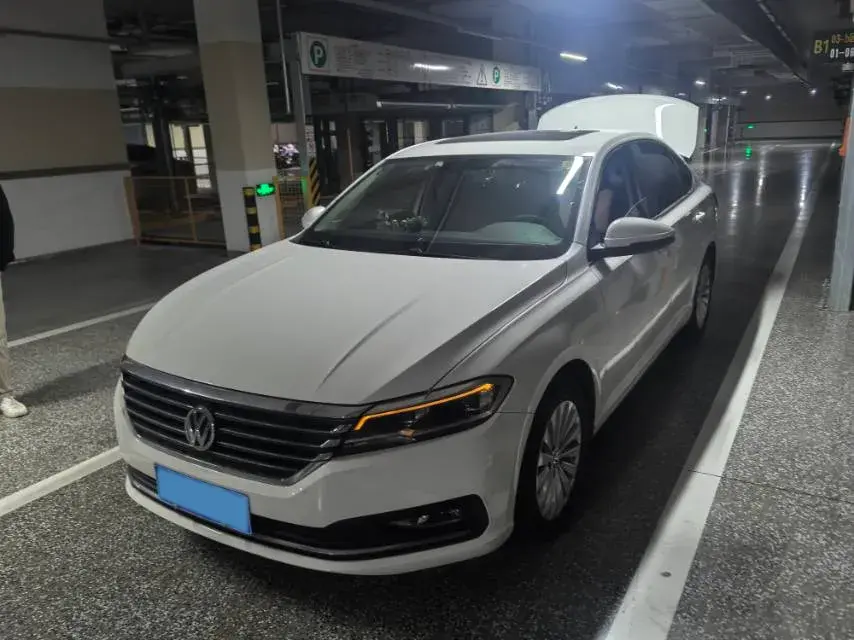 2019 VOLKSWAGEN LAVIDA view 1