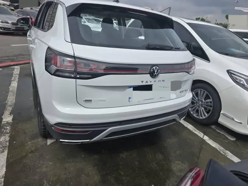 2023 VOLKSWAGEN TAYRON thumbnail 4