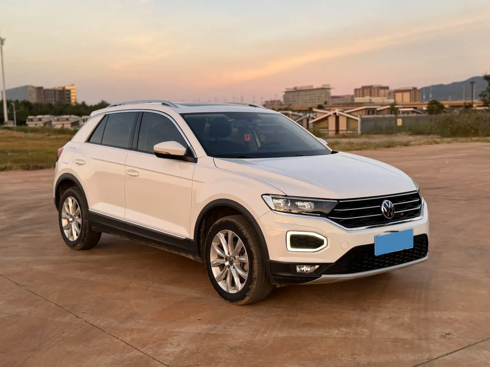 2021 VOLKSWAGEN T-ROC thumbnail 2